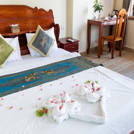 ดินซีย์ บูทิก โฮเต็ล Hotel พนมเปญ ภายนอก รูปภาพ