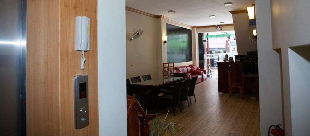 ดินซีย์ บูทิก โฮเต็ล Hotel พนมเปญ ภายนอก รูปภาพ