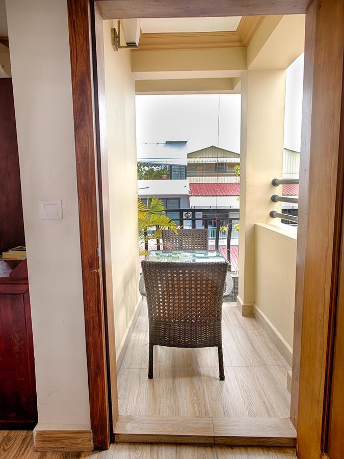 ดินซีย์ บูทิก โฮเต็ล Hotel พนมเปญ ภายนอก รูปภาพ
