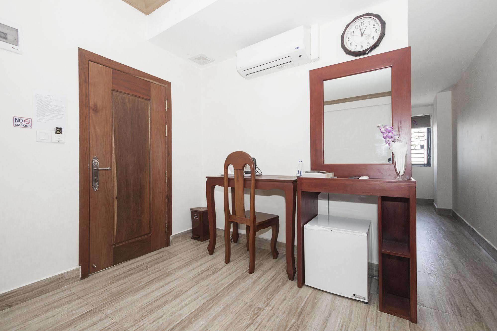 ดินซีย์ บูทิก โฮเต็ล Hotel พนมเปญ ภายนอก รูปภาพ