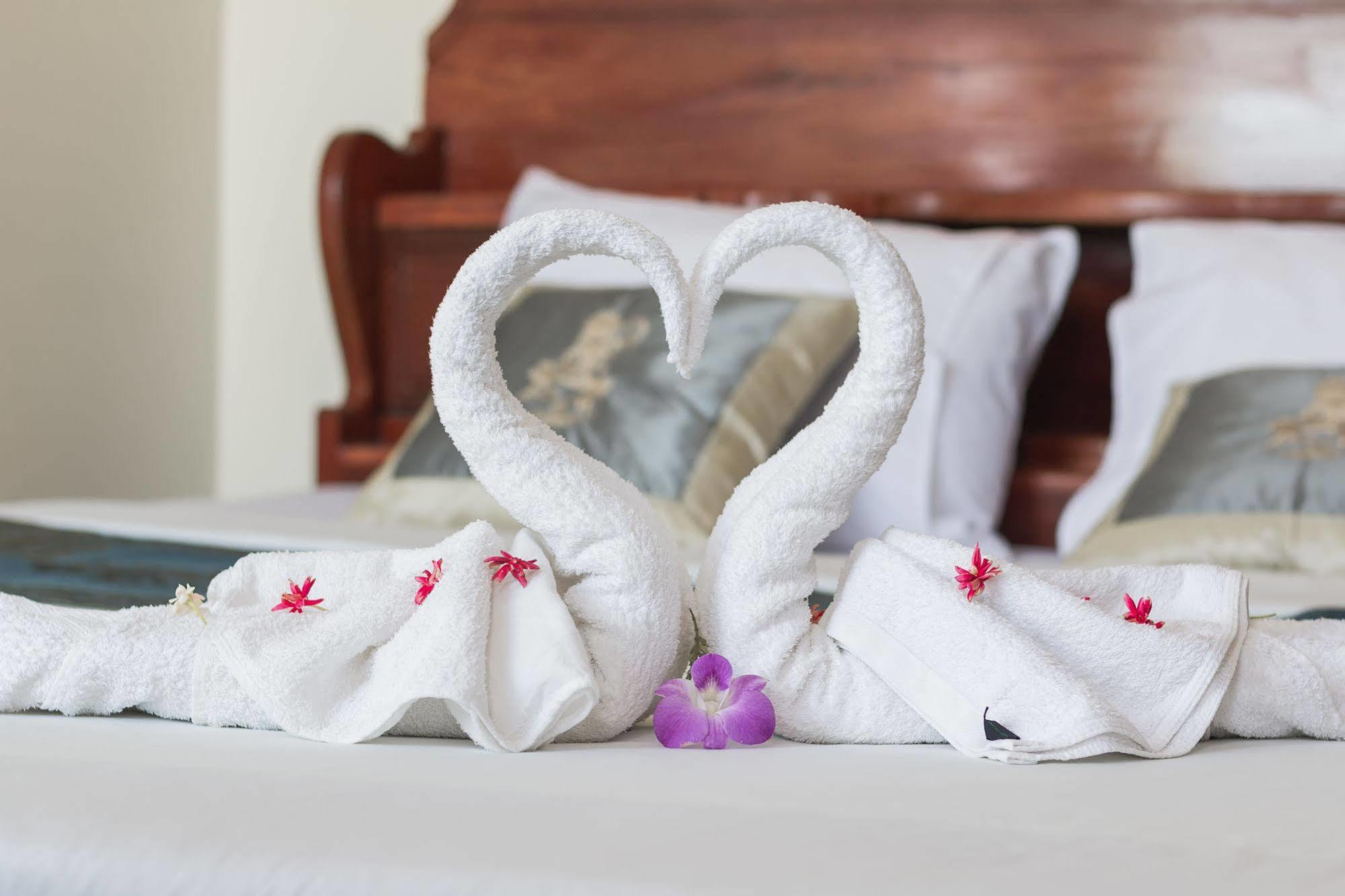 ดินซีย์ บูทิก โฮเต็ล Hotel พนมเปญ ภายนอก รูปภาพ