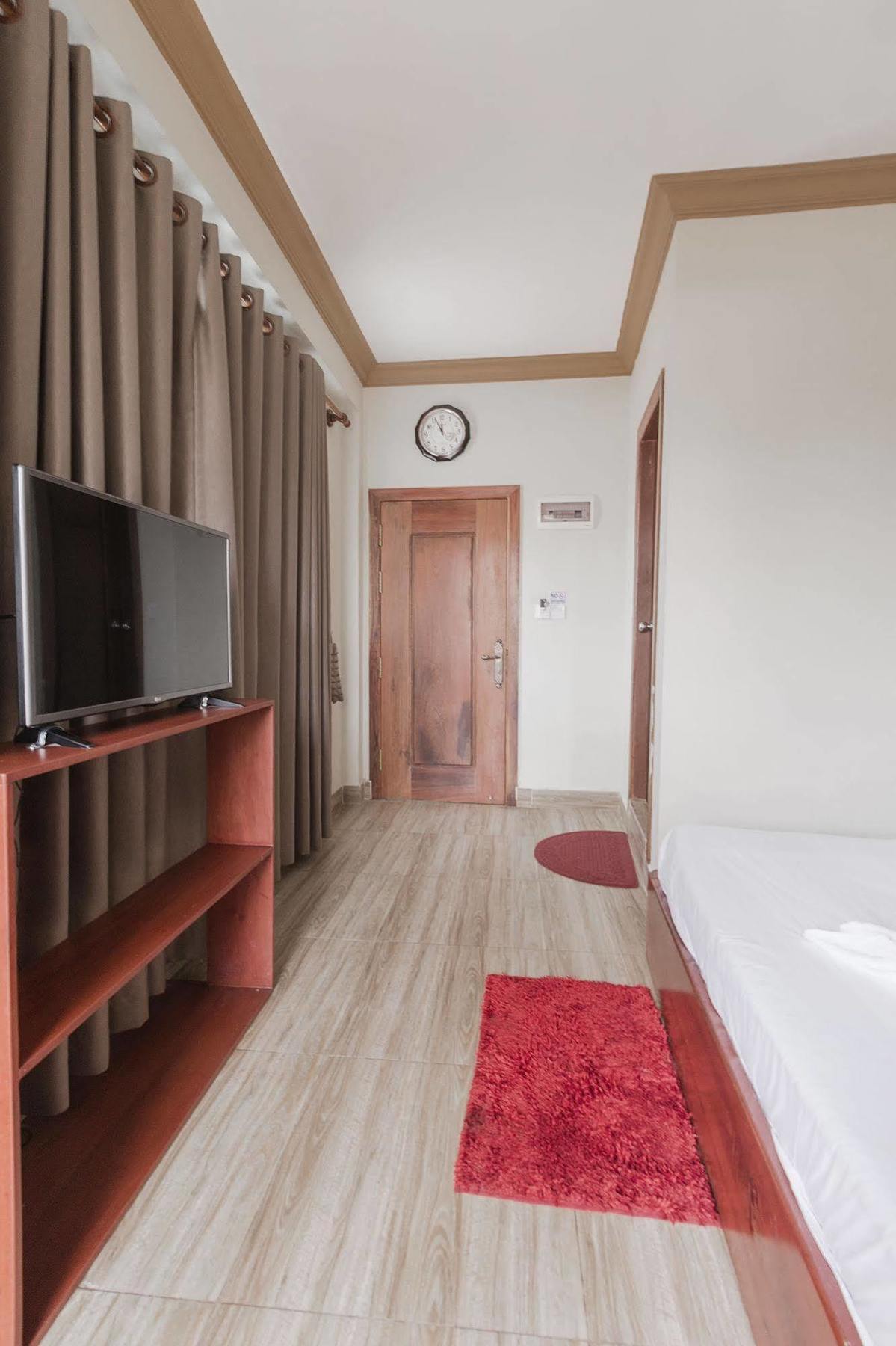 ดินซีย์ บูทิก โฮเต็ล Hotel พนมเปญ ภายนอก รูปภาพ