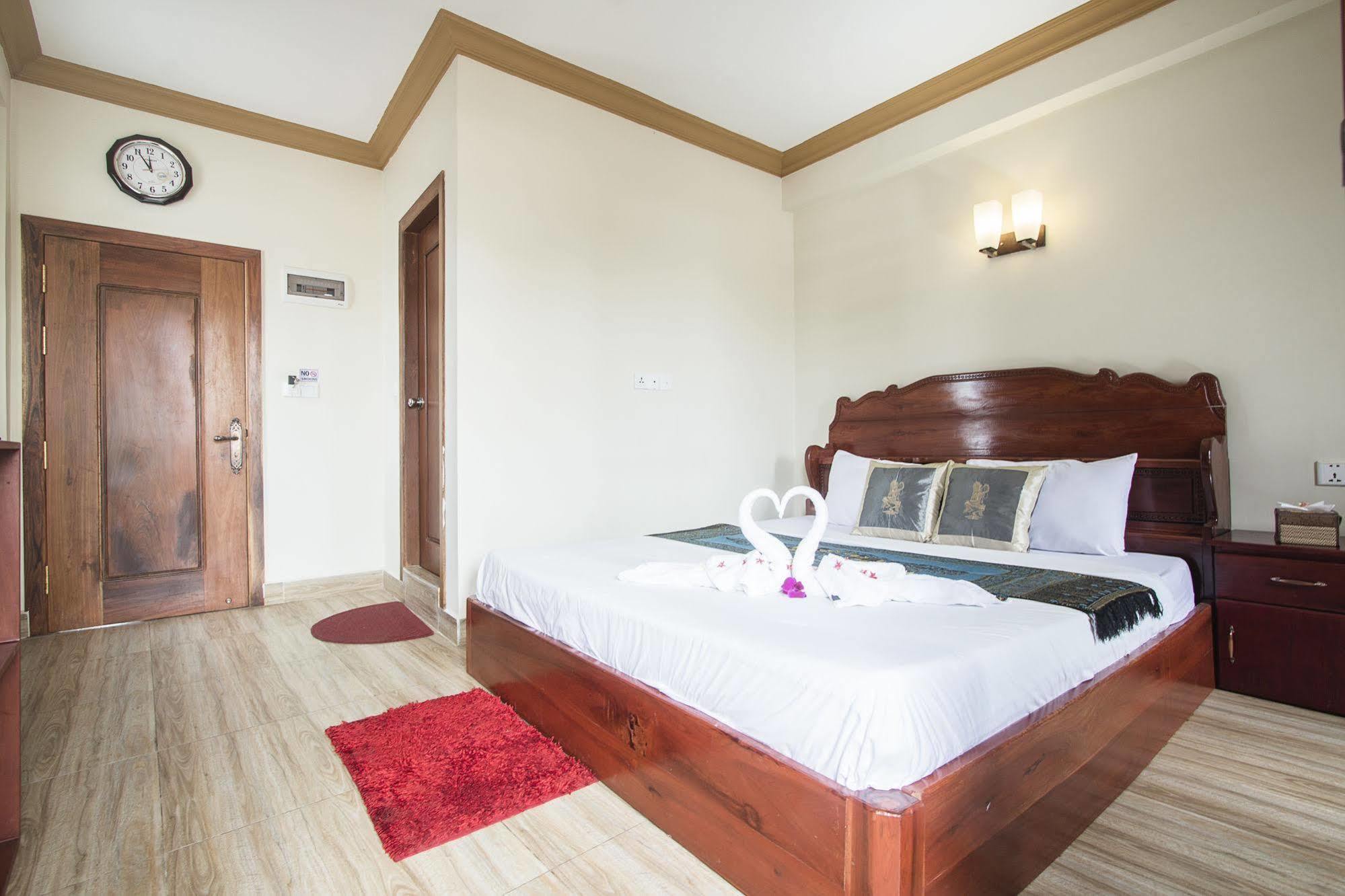 ดินซีย์ บูทิก โฮเต็ล Hotel พนมเปญ ภายนอก รูปภาพ