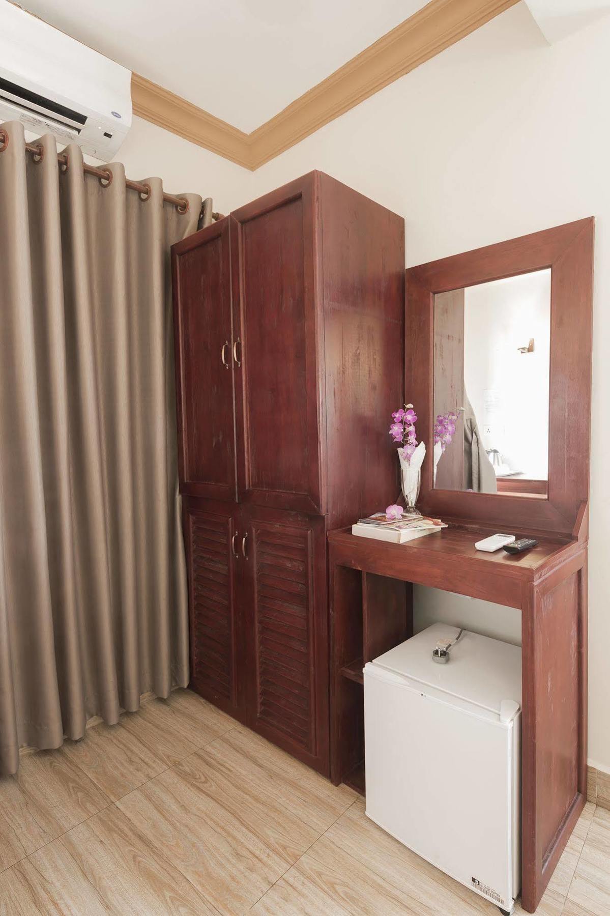 ดินซีย์ บูทิก โฮเต็ล Hotel พนมเปญ ภายนอก รูปภาพ
